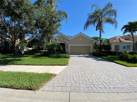 8517 19th Avenue NW BRADENTON, FL House Active - Photo 1 of 38. Opens carousel modal