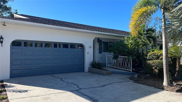 912 72nd Street NW BRADENTON, FL House Active - Photo 1 of 25. Opens carousel modal