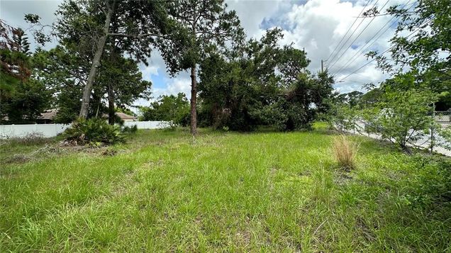 610 N Tuttle Avenue SARASOTA, FL Plot of land Pending - Photo 1 of 14. Opens carousel modal