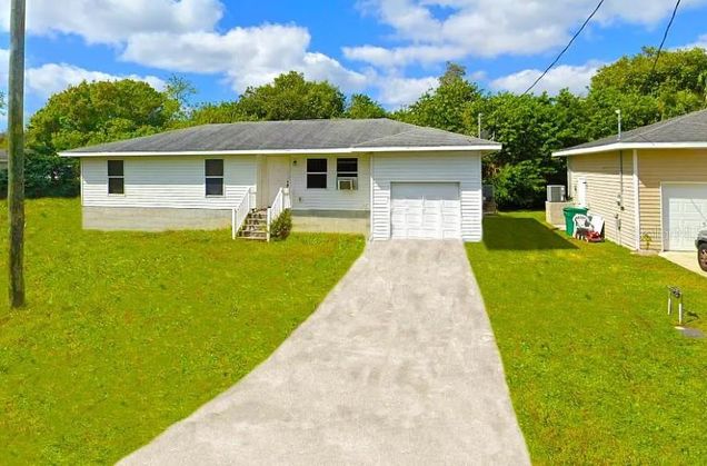 2715 Lee Street PUNTA GORDA, FL House Active - Photo 1 of 6. Opens carousel modal