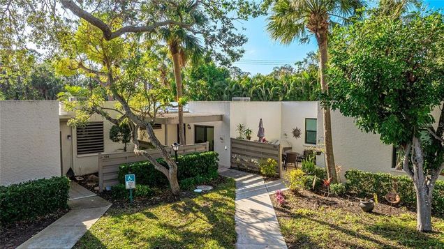 123 Pinehurst Drive BRADENTON, FL House Active - Photo 1 of 16. Opens carousel modal