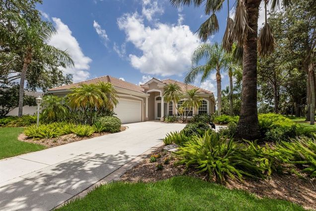 7204 Saint Georges Way UNIVERSITY PARK, FL House Active - Photo 1 of 89. Opens carousel modal