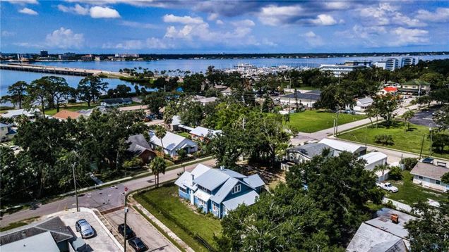 600 4th Street W PALMETTO, FL House Active - Photo 1 of 67. Opens carousel modal