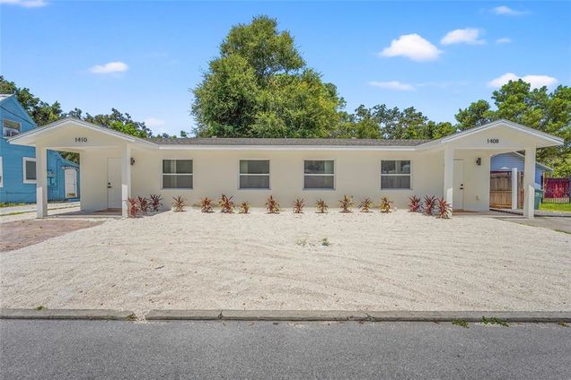 1408 17th Street W BRADENTON, FL House Active - Photo 1 of 57. Opens carousel modal