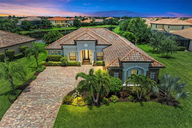 5655 Cloverleaf Run LAKEWOOD RANCH, FL House Active - Photo 1 of 73. Opens carousel modal