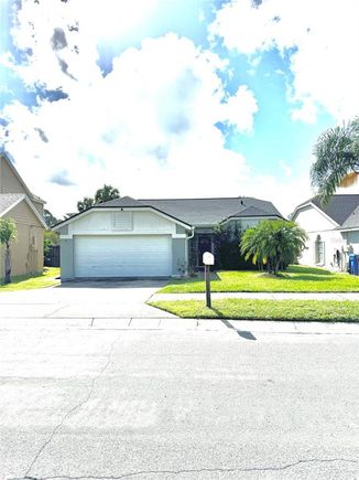 1027 Whittier Circle OVIEDO, FL House Active - Photo 1 of 29. Opens carousel modal