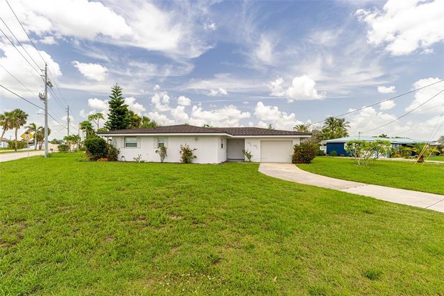 210 De Lido Court PUNTA GORDA, FL House Active - Photo 1 of 17. Opens carousel modal