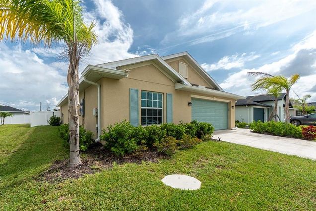 108 Oakwood Court ROTONDA WEST, FL House Active - Photo 1 of 38. Opens carousel modal