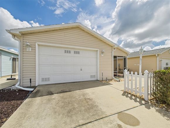 480 Hildalgo Drive LADY LAKE, FL House Active - Photo 1 of 27. Opens carousel modal