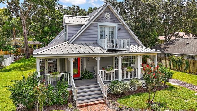 824 Michigan Street MOUNT DORA, FL House Active - Photo 1 of 55. Opens carousel modal