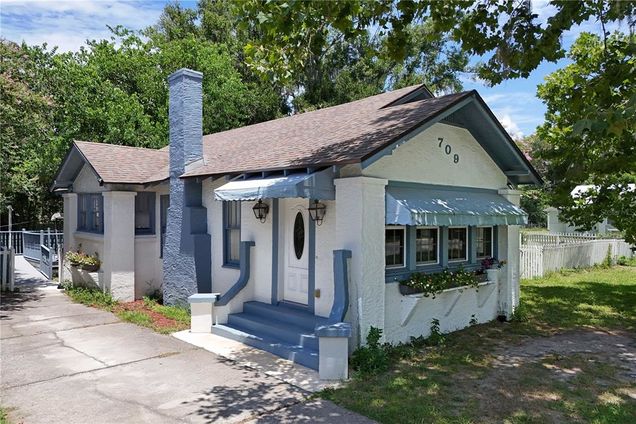 709 Daphne Avenue UMATILLA, FL House Active - Photo 1 of 30. Opens carousel modal