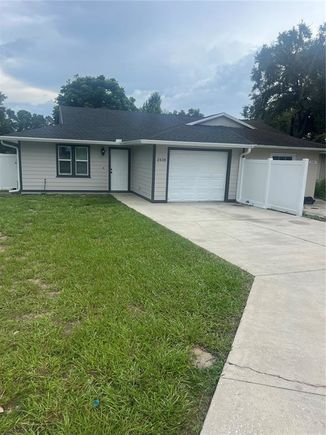 2438 Centennial Boulevard LEESBURG, FL Townhouse Active - Photo 1 of 33. Opens carousel modal