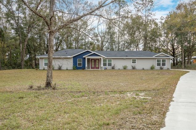 282 SW Kimberly Lane