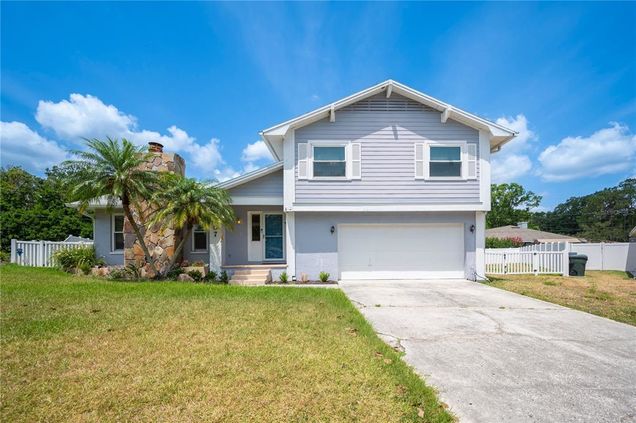 707 Laurel Pointe Court LAKELAND, FL House Active - Photo 1 of 22. Opens carousel modal