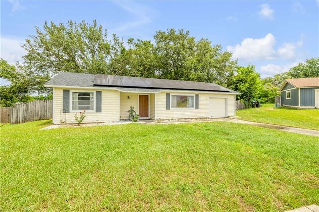 5325 Broken Pine Circle