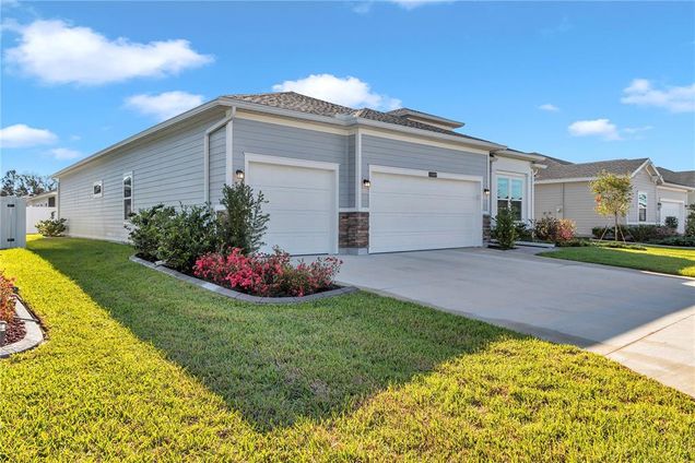 7369 SW 77th Avenue OCALA, FL House Active - Photo 1 of 48. Opens carousel modal