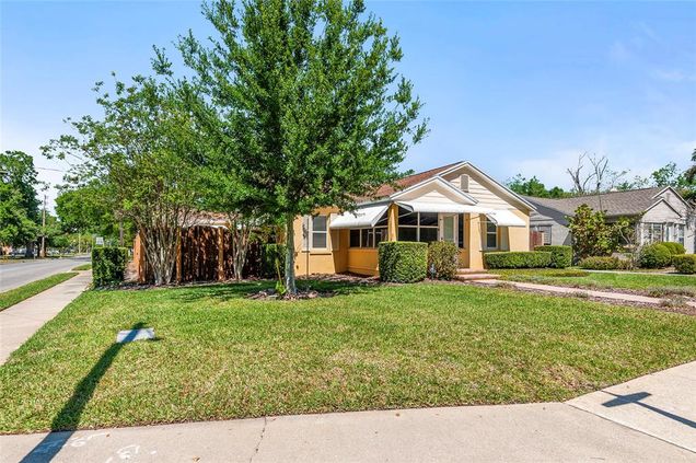 335 W Bay Street WINTER GARDEN, FL House Active - Photo 1 of 36. Opens carousel modal