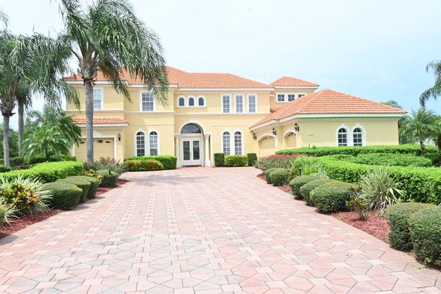 5723 Oxford Moor Boulevard WINDERMERE, FL House Active - Photo 1 of 17. Opens carousel modal