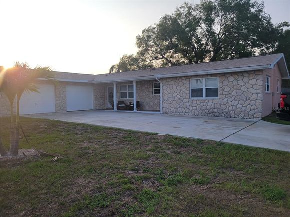 10905 126th Avenue LARGO, FL Townhouse Active - Photo 1 of 16. Opens carousel modal