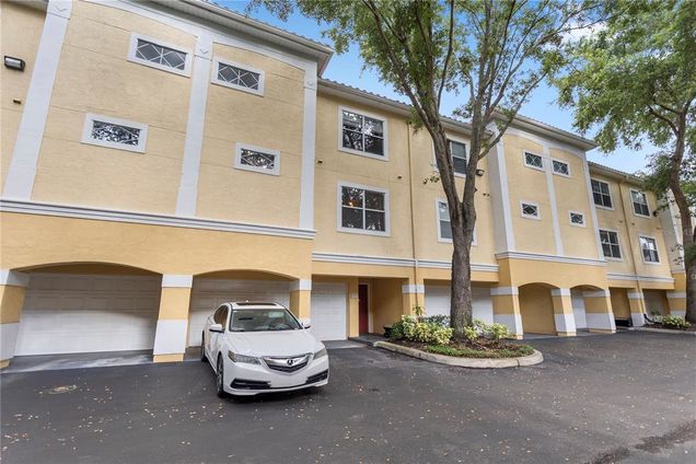 1825 Shadow View Circle Unit 1825 MAITLAND, FL Condo Active - Photo 1 of 22. Opens carousel modal