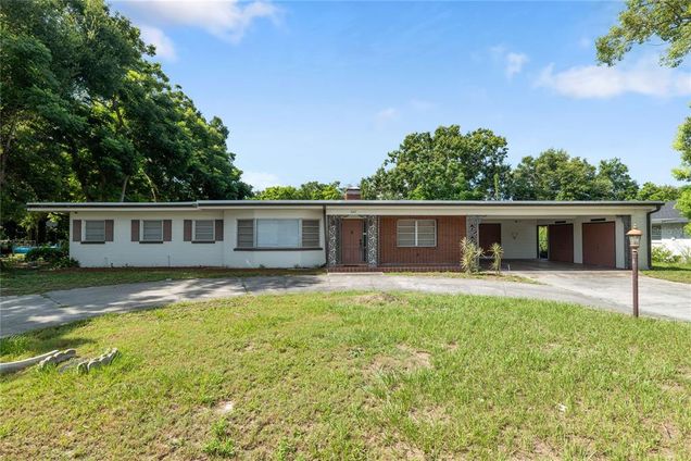 622 Avenue D SE WINTER HAVEN, FL House Pending - Photo 1 of 26. Opens carousel modal