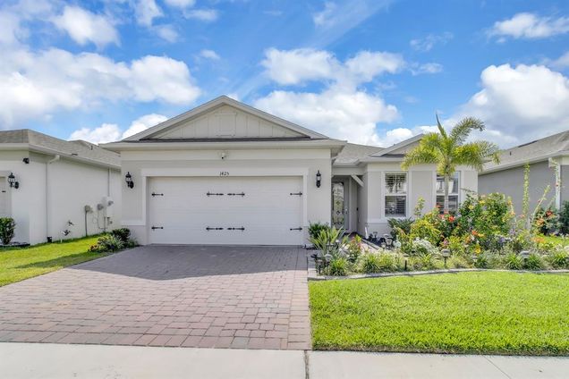 1425 Lone Wood Boulevard ORLANDO, FL House Active - Photo 1 of 26. Opens carousel modal