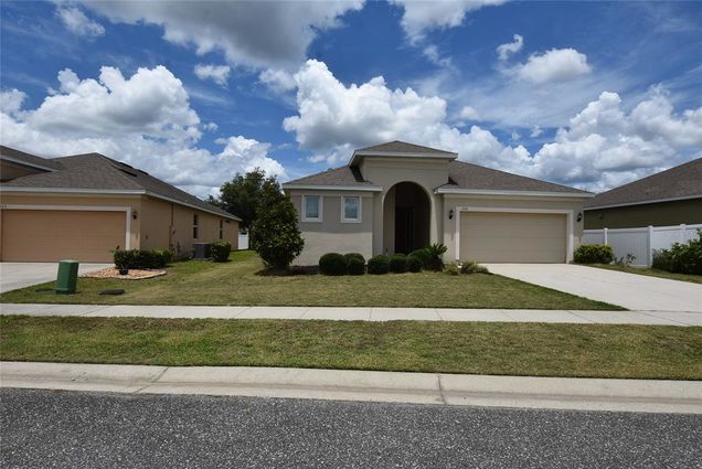 1333 Merion Drive MOUNT DORA, FL House Active - Photo 1 of 28. Opens carousel modal