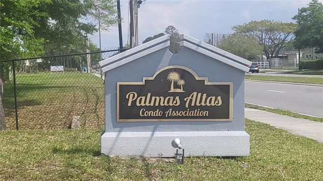 4214 Pershing Pointe Place Unit 3 ORLANDO, FL Condo Active - Photo 1 of 13. Opens carousel modal