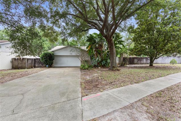 2942 N Chickasaw Trail