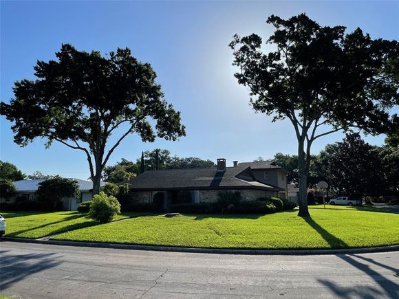 2491 Lauder Drive MAITLAND, FL House Active - Photo 1 of 8. Opens carousel modal