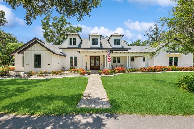 101 N Starr Street OAKLAND, FL House Active - Photo 1 of 32. Opens carousel modal