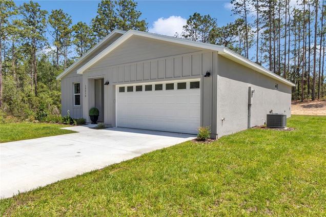 12183 SW 94th Lane DUNNELLON, FL House Active - Photo 1 of 38. Opens carousel modal