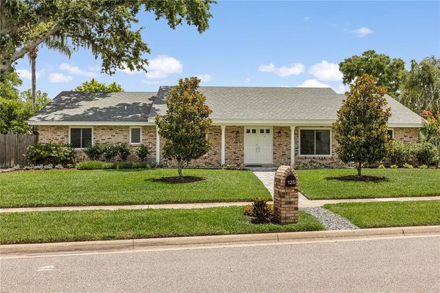 125 White Oak Circle MAITLAND, FL House Active - Photo 1 of 47. Opens carousel modal
