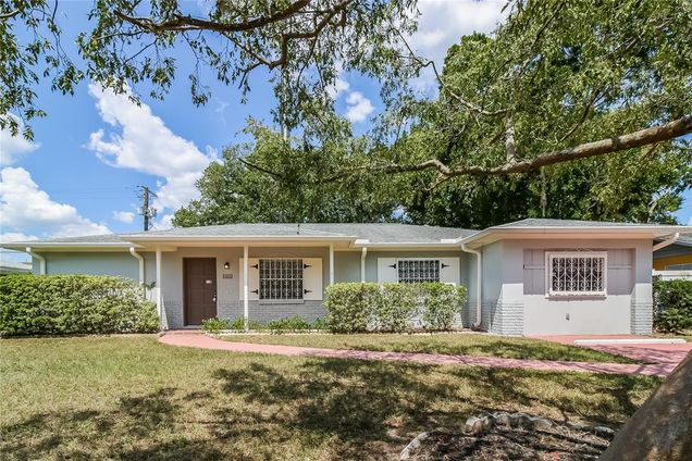 804 Greenbriar Drive BRANDON, FL House Active - Photo 1 of 16. Opens carousel modal
