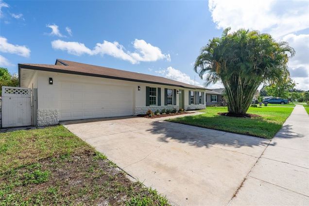 10225 Brownwood Avenue ORLANDO, FL House Active - Photo 1 of 29. Opens carousel modal