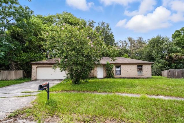 619 Locust Court WINTER SPRINGS, FL House Active - Photo 1 of 30. Opens carousel modal