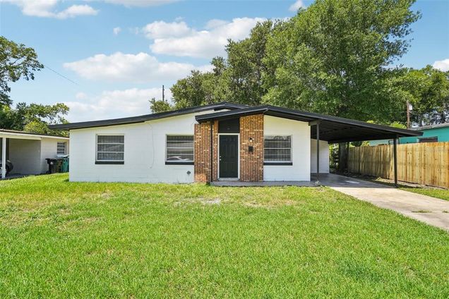 1822 Williams Manor Avenue ORLANDO, FL House Active - Photo 1 of 16. Opens carousel modal