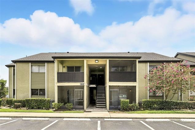 954 Lake Destiny Road Unit F ALTAMONTE SPRINGS, FL Condo Active - Photo 1 of 19. Opens carousel modal