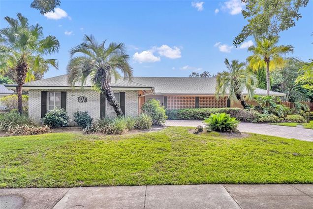618 Blairshire Circle WINTER PARK, FL House Active - Photo 1 of 39. Opens carousel modal