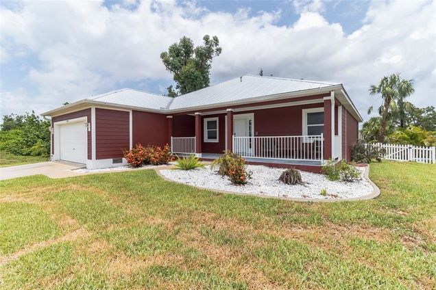 3020 Magdalina Drive PUNTA GORDA, FL House Active - Photo 1 of 13. Opens carousel modal
