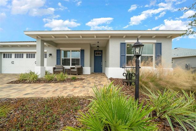 10564 SW 98th Lane OCALA, FL House Active - Photo 1 of 28. Opens carousel modal