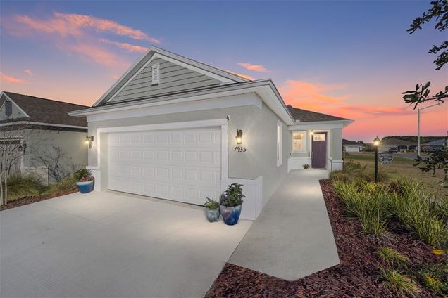 7935 SW 89th Terrace OCALA, FL House Active - Photo 1 of 42. Opens carousel modal
