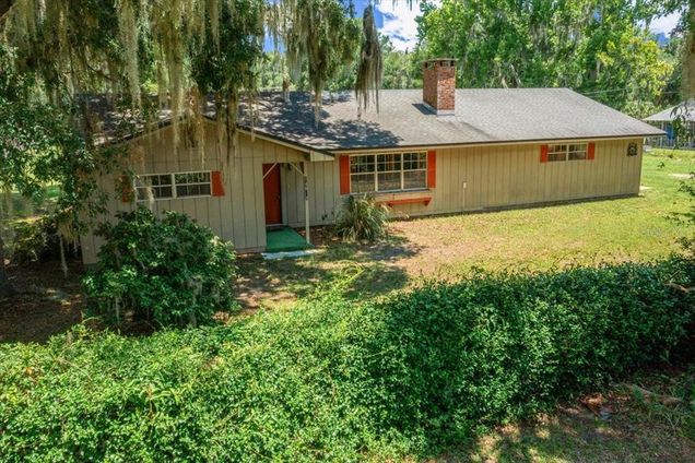 14802 SE 183rd Avenue HAWTHORNE, FL House Active - Photo 1 of 55. Opens carousel modal