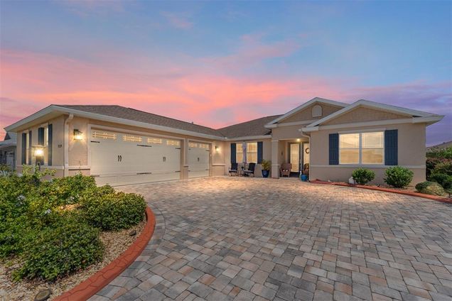 9224 SW 86th Place OCALA, FL House Active - Photo 1 of 67. Opens carousel modal