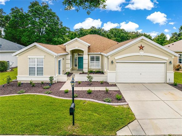 13535 SE 97th Terrace Road SUMMERFIELD, FL House Active - Photo 1 of 64. Opens carousel modal