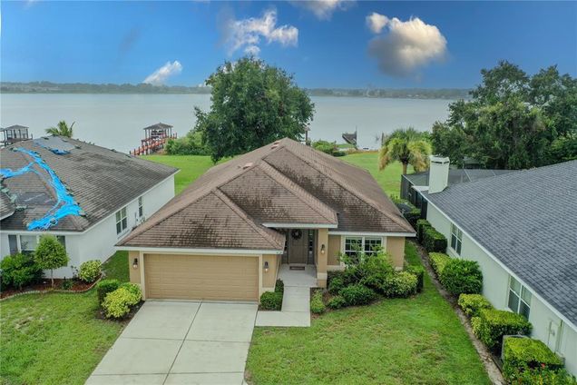 4027 Island Lakes Drive WINTER HAVEN, FL House Active - Photo 1 of 40. Opens carousel modal