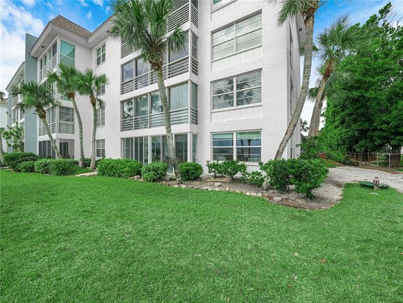 605 Sutton Place Unit 101