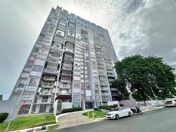 1026 Ave. Luis Vigoreaux Unit PH-Sur