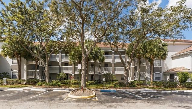 13929 Fairway Island Drive Unit S ORLANDO, FL Condo Active - Photo 1 of 8. Opens carousel modal
