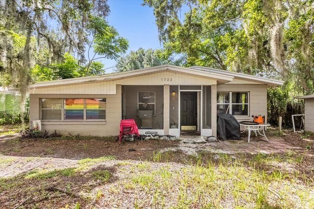 1723 Magnolia Lane